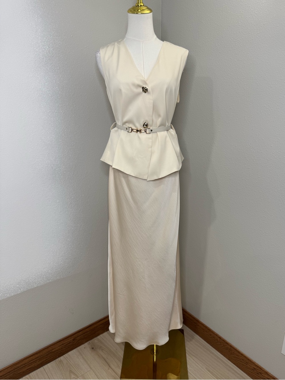 A. Peach Ivory Satin Maxi Dress Attached Vest Belted Size L NWT